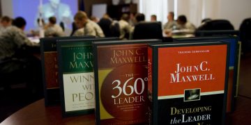 Pentingnya Kepemimpinan Tengah yang Efektif