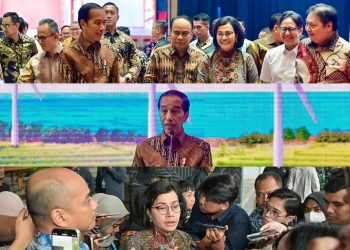 Menkeu Bersama Presiden Joko Widodo Hadiri Pertemuan Industri Jasa Keuangan