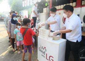 LG Berbagi Makanan di Momen Lebaran