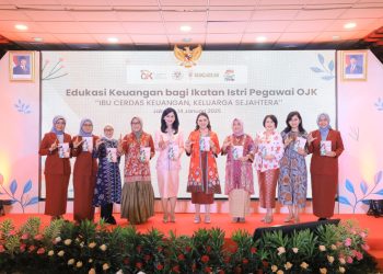 OJK Bersama IIPOJK Luncurkan Buku Saku Perempuan Cerdas Keuangan