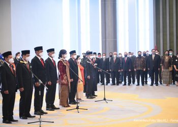 Hadiri Pelantikan Dewan Komisioner OJK, Ini Harapan Menkeu