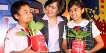 CIMB Niaga Kempanyekanâ€Menabung & Berbagiâ€