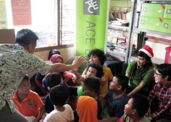 ACE Life Sumbangkan Ratusan Buku