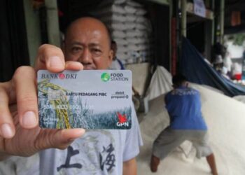 Pedagang Beras Food Station Tjipinang Dapat Kartu Sakti Dari Bank DKI