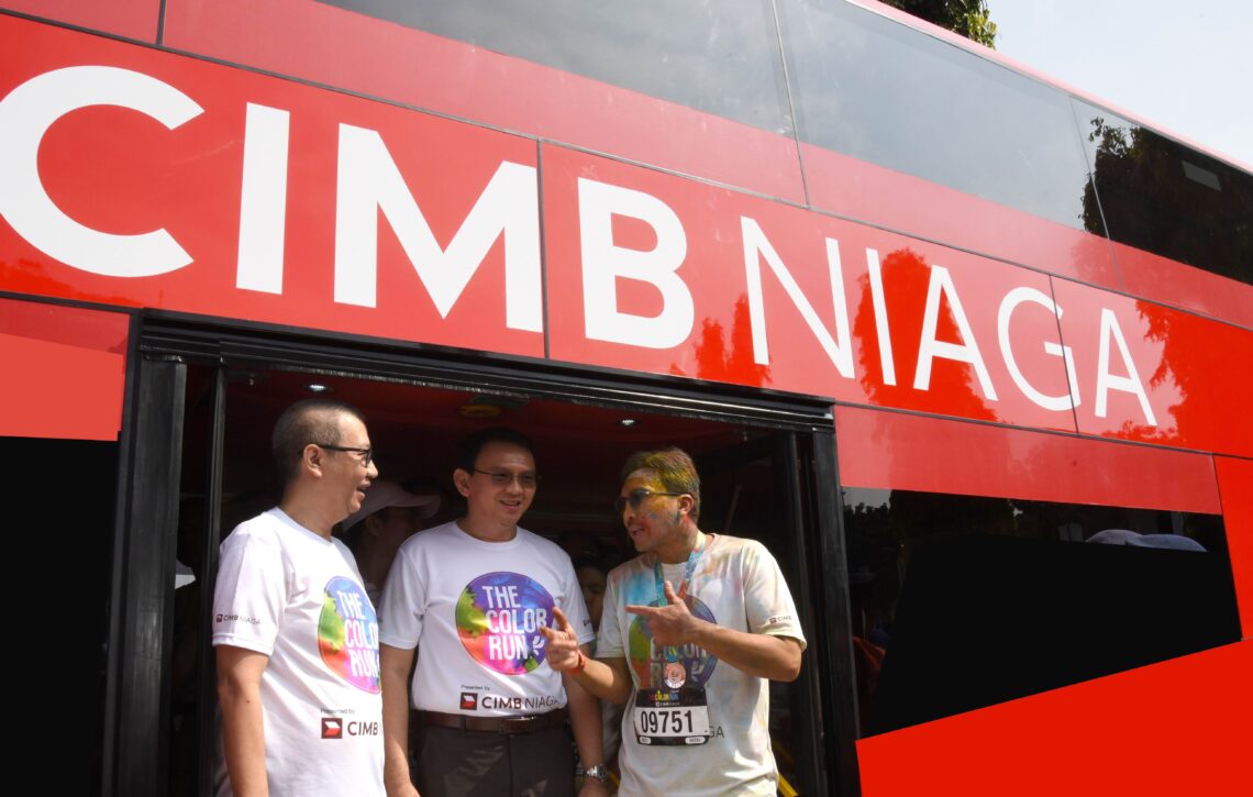 Dukung Pariwisata, CIMB Niaga Serahkan Bus Wisata TransJakarta