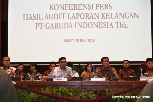 Laporan Keuangan Bermasalah,Garuda Didenda 100 Juta