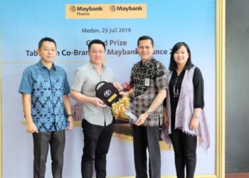 Maybank Indonesia Serahkan Grand Prize “Tabungan Co-Branding Maybank Finance”