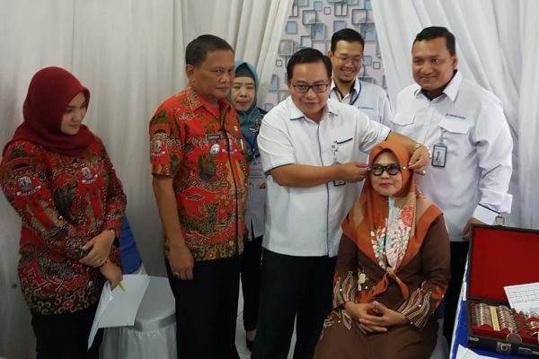 Jamkrindo Beri Bantuan ke Masyarakat Cirebon