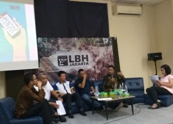 LBH Sayangkan Cara OJK Tangani Masalah Fintech Nakal