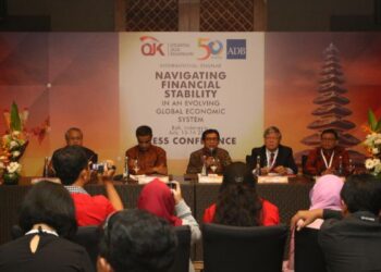 OJK Gelar Seminar Stabilitas Sistem Keuangan di Bali