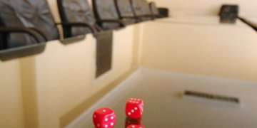 Antara Risiko dan Spekulasi