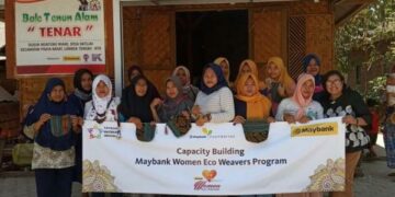 Maybank Adakan Program Training Pengembangan Produk Tenun