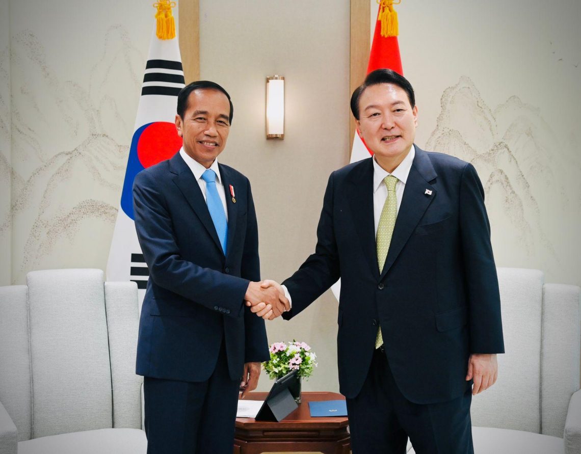 Presiden Jokowi Bertemu Presiden Yoon Suk-yeol di Kantor Kepresidenan Yongsan