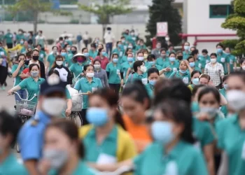 Vietnam Lakukan PHK Masal: Puluhan Ribu Buruh Terlantar