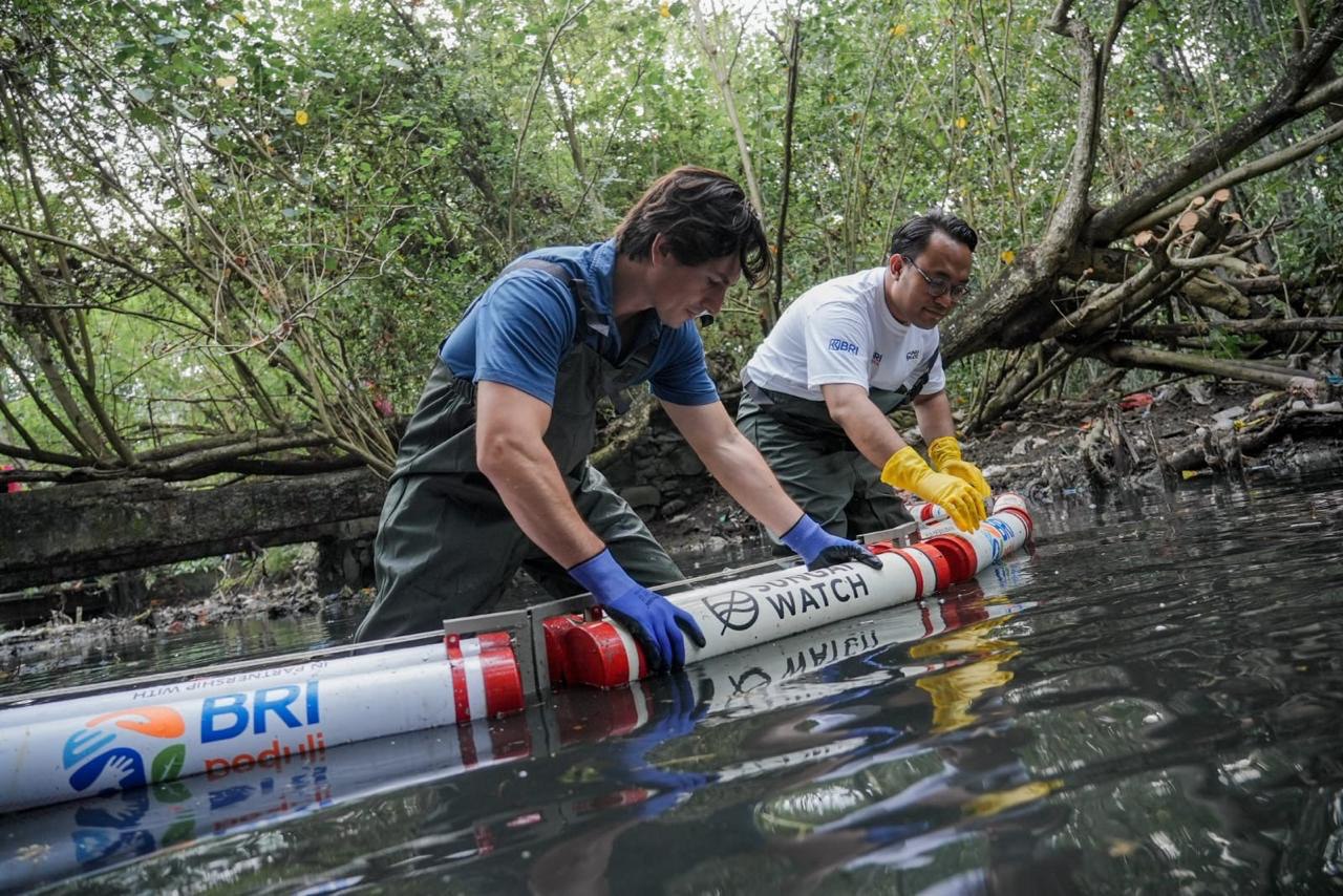 BRI Jaga Ekosistem Lewat Bersih-Bersih Sungai dan Kesadaran Pengelolaan Sampah