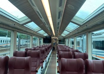 Pertama di Asia Tenggara, Kereta Api Panoramic Dekatkan Penumpang dan Alam