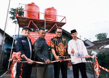 Air Bersih dan Vaksin Boster dari CIMB Niaga Finance untuk Warga Bandung