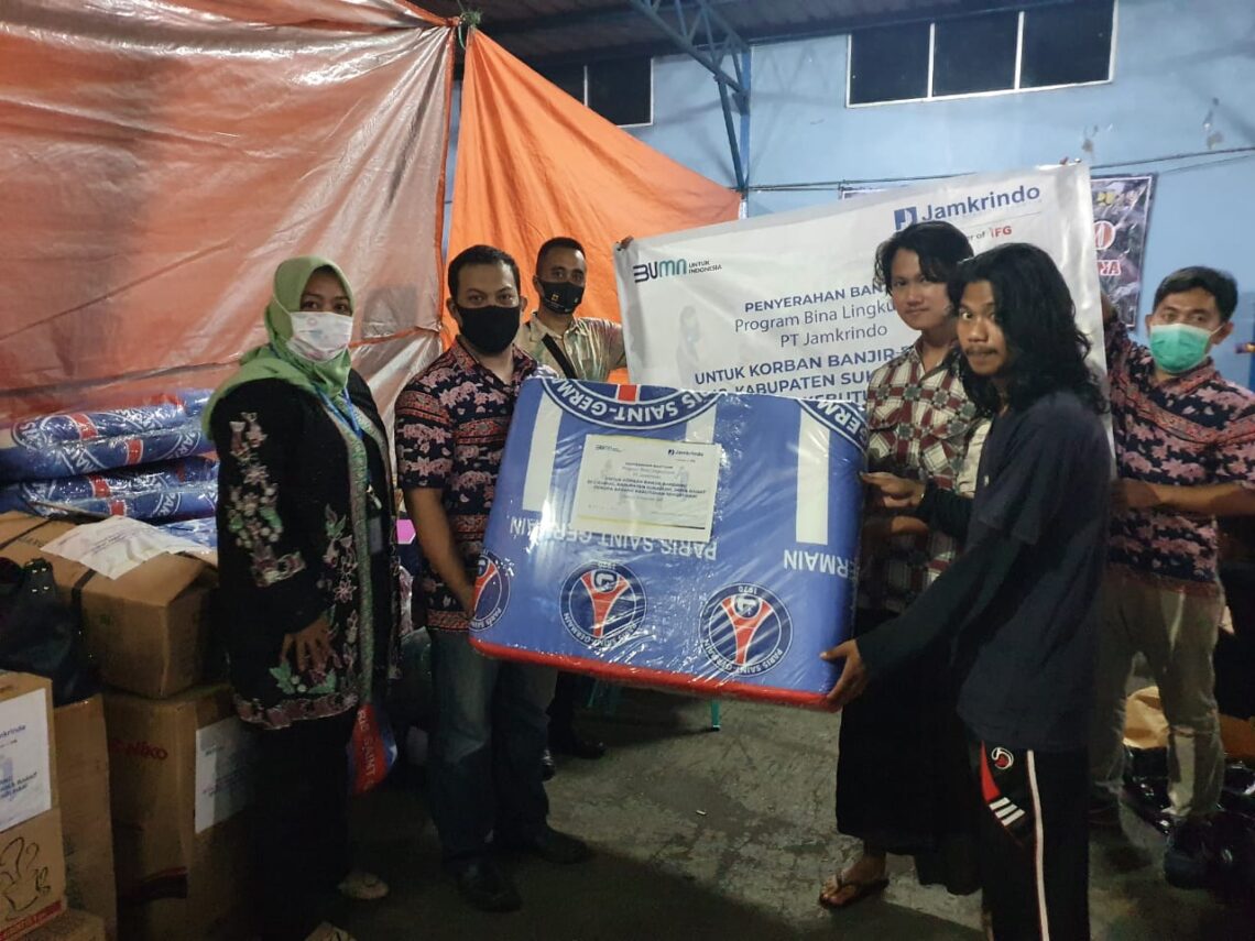 Jamkrindo Salurkan Bantuan untuk Korban Banjir Bandang Cicurug