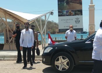 Presiden Beri BMK untuk Pelaku Usaha Kecil di Labuan Bajo