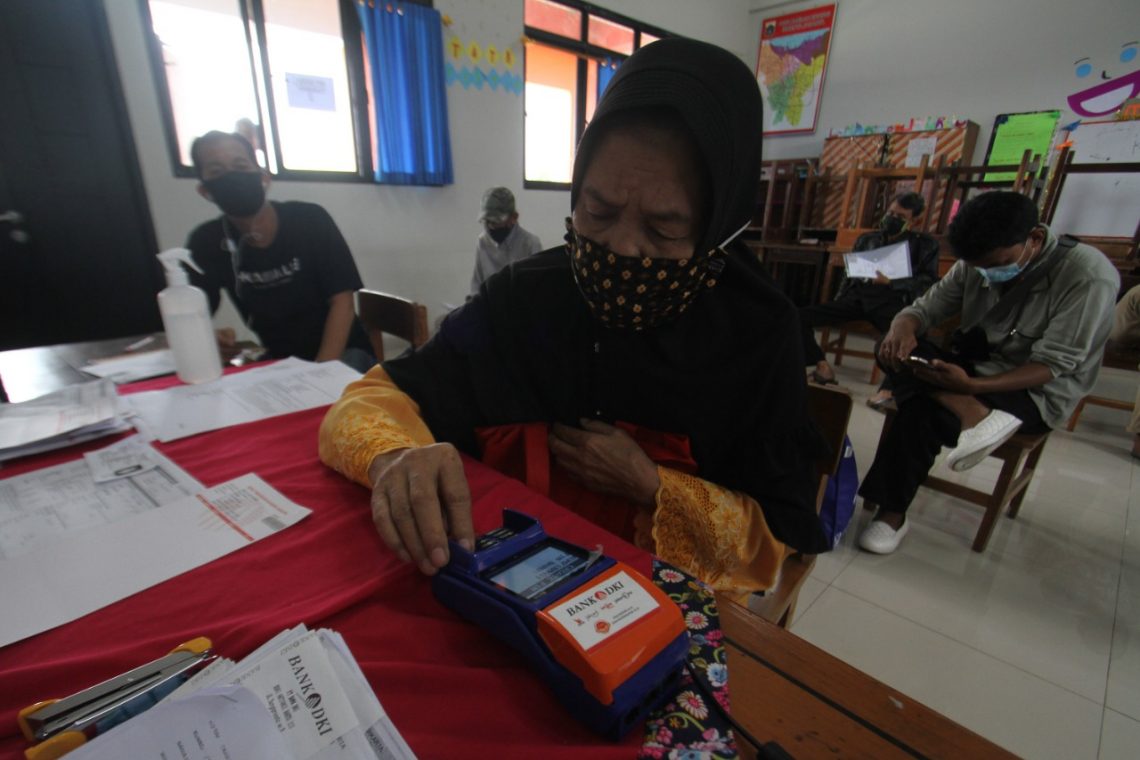 Dinsos DKI Jakarta dan Bank DKI Mulai Salurkan Bantuan Sosial Tunai