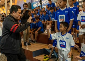 Di Ajang BRImo Future Garuda, BRI Serahkan Bantuan Pendidikan Bagi 50 Anak Sepak Bola Berbakat