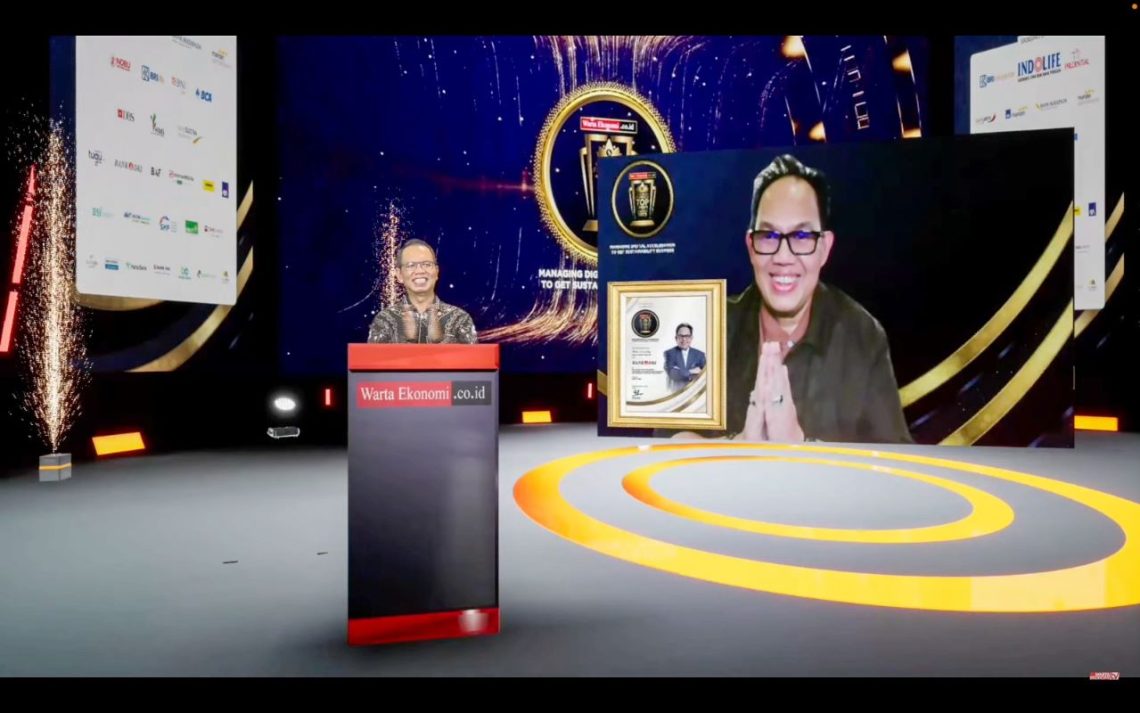 Dorong Digitalisasi, Direktur Utama Bank DKI Fidri Arnaldy Raih Financial Top Leader 2023