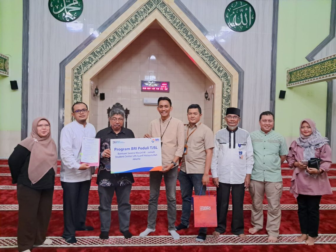 Dukung Kegiatan Masjid Al Jamiah Student Center UIN Syarif Hidayatullah, BRI Simatupang Serahkan 21 Unit AC