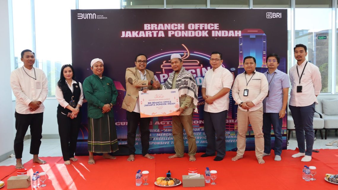 Semangat Berbagi, BRI KC Pondok Indah Serahkan Hewan Kurban ke Masjid Ar-Rahmah Kebayoran Lama