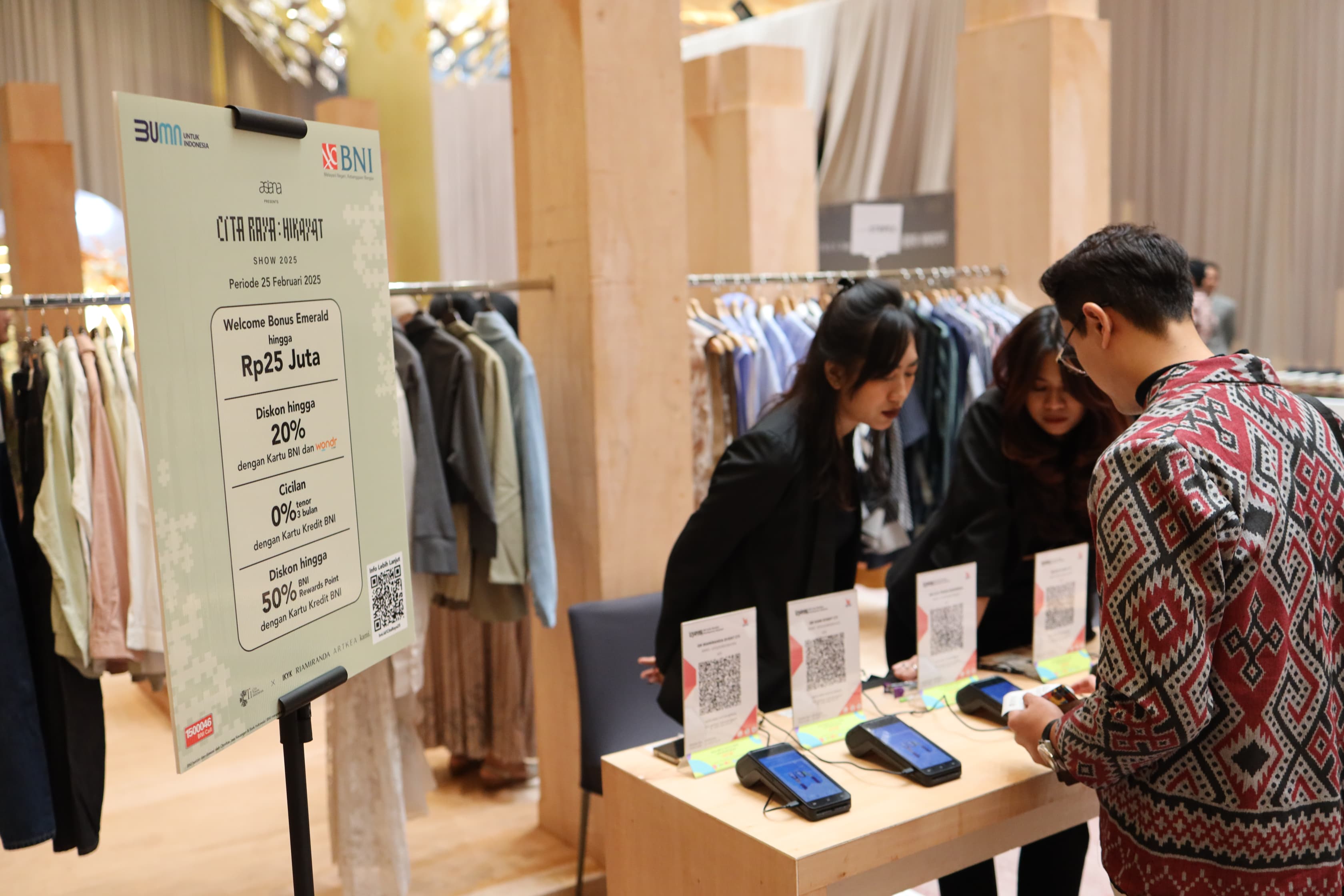 BNI Lestarikan Warisan Budaya Tenun Lewat Dukungan Peragaan Busana Cita Raya HIKAYAT