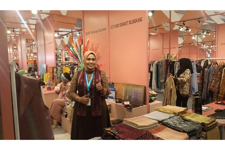 UMKM Unici Songket Silungkang Binaan BRI Tembus Pasar Internasional