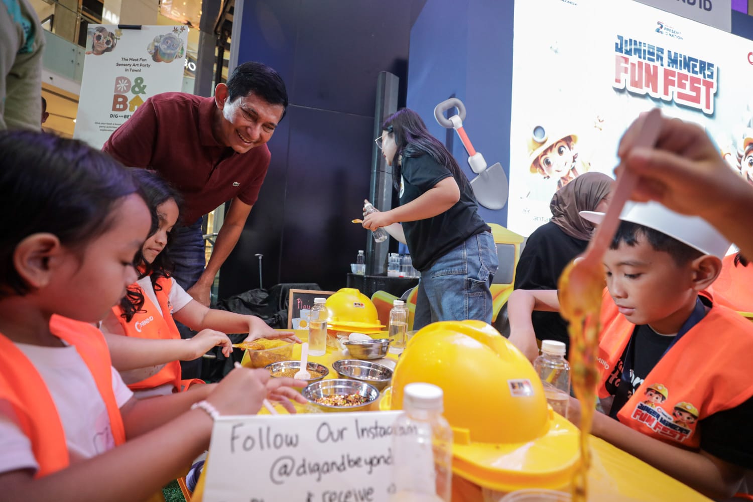 MIND ID Persiapkan Generasi Emas 2045 dengan Pendidikan Berkualitas