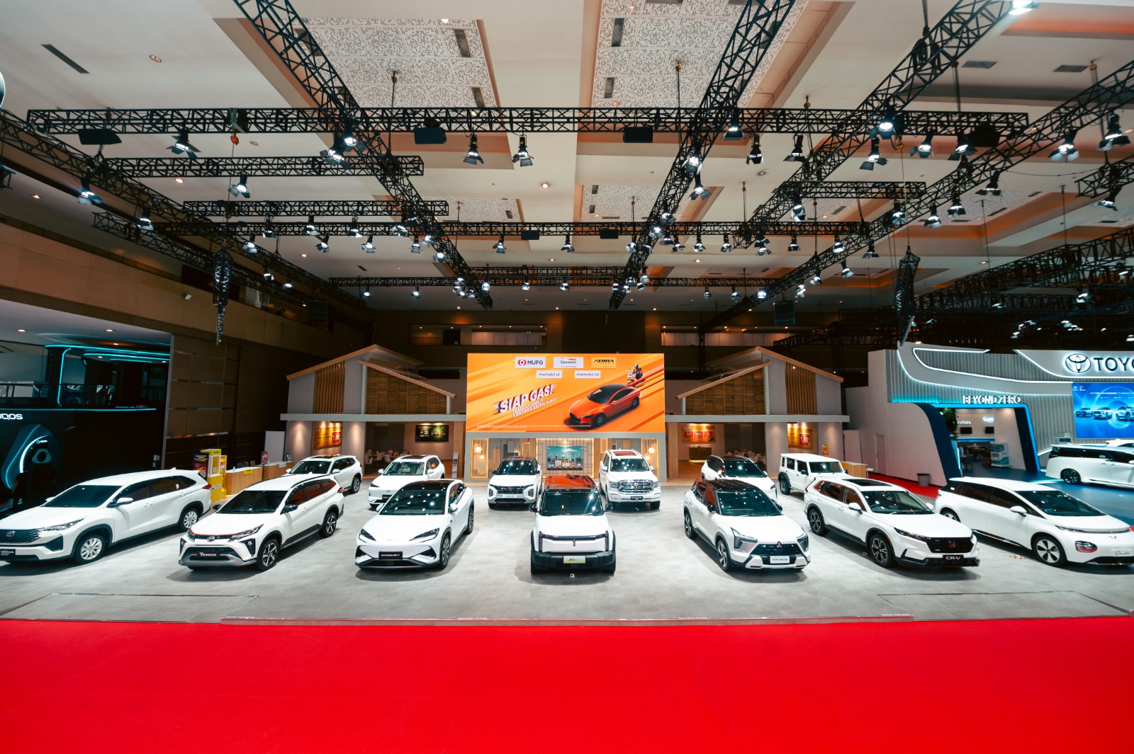 Dukung Pameran Otomotif IIMS Surabaya 2025, Danamon – MUGF & Adira Finance Berikan Solusi Finansial Holistik