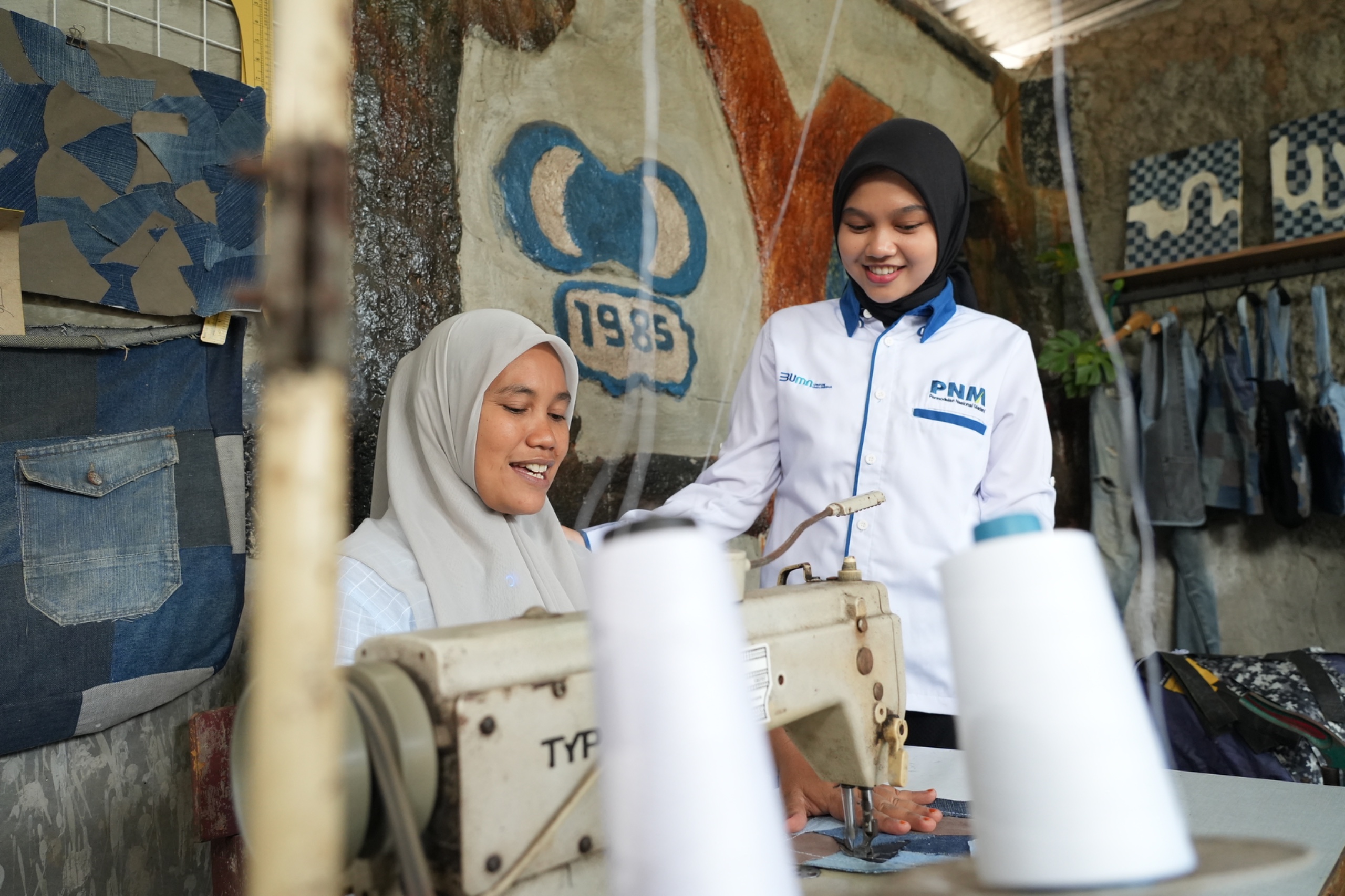 Enaknya Jadi Nasabah PNM, Jeans Decluttering Disulap Jadi Fashion Keren!