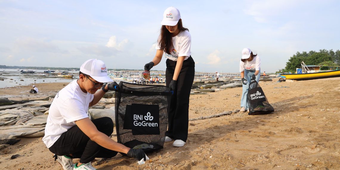 BNI Dorong Edukasi Lingkungan, Fondasi Keberlanjutan Aksi Bersih Pantai di Bali