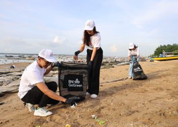 BNI Dorong Edukasi Lingkungan, Fondasi Keberlanjutan Aksi Bersih Pantai di Bali