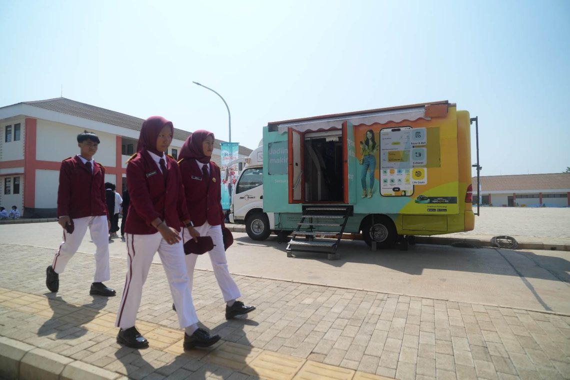 Tinggalkan Celengan Tradisional, BNI Bimbing Siswa Sekolah Rakyat Miliki Rekening Bank Formal