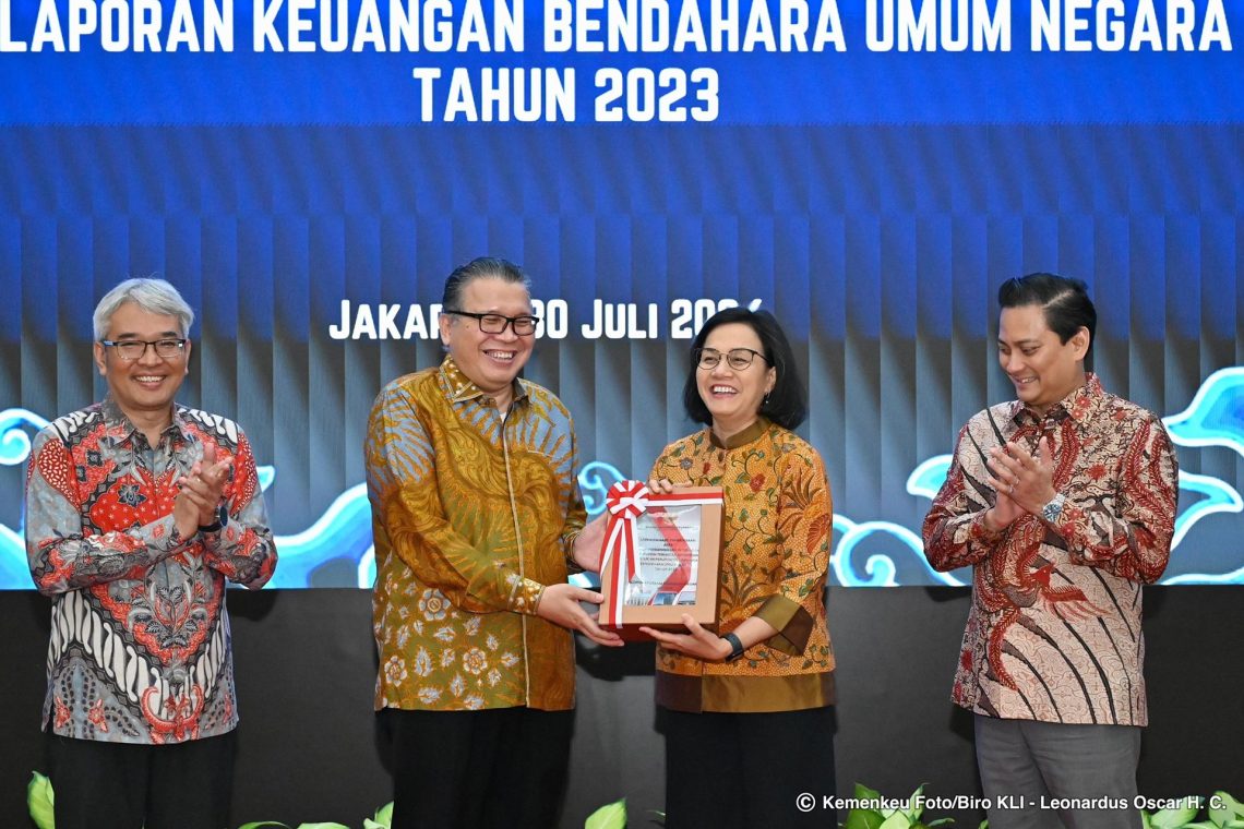 BPK Serahkan LHP atas LK BA 015 dan LK BUN 2023 kepada Menkeu dengan Opini WTP