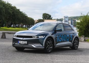 Pemerintah Luncurkan Insentif PPN Mobil Listrik dan Bus