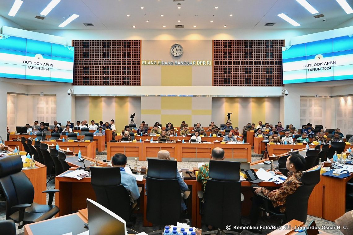 Menkeu Laporkan Penerimaan Pajak dan Bukan Pajak Semester I-2024