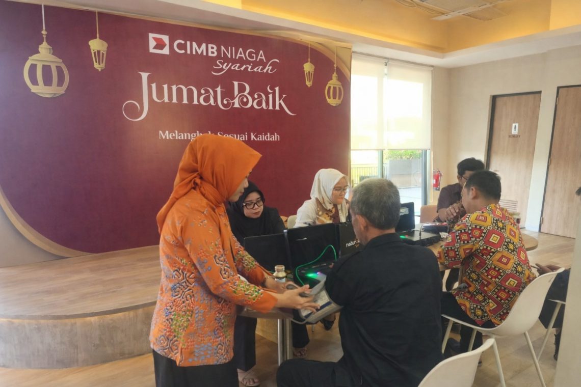 Strategi ‘Jumat Baik’, CIMB Niaga Syariah Ubah Kantor Cabang Jadi Pusat Bakti Sosial