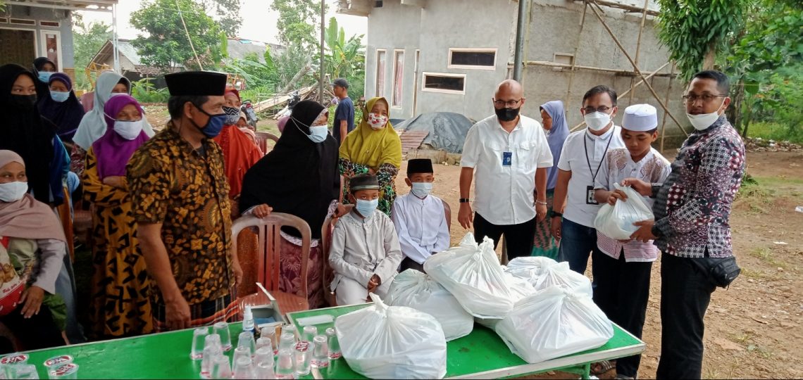 Kanwil BRI Jakarta II Salurkan Sembako ke Anak Yatim dan Lansia di Desa Cidokom, Bogor