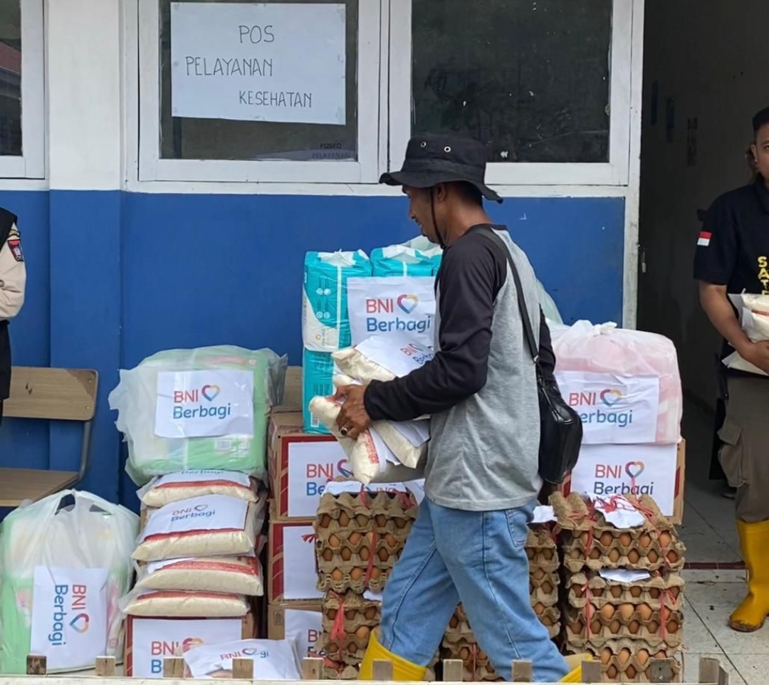 BNI Salurkan Bantuan Tanggap Darurat untuk Korban Banjir Bandang di Padang dan Sibolga