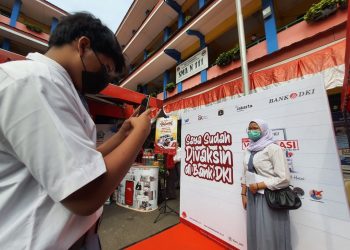 Bank DKI gelar literasi keuangan dan vaksin bagi pelajar.