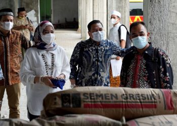 SIG Bantu 2.000 Zak Semen untuk Pembangunan STAI Al-Anwar Rembang