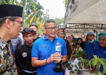 Menparekraf Ajak UMKM di Desa Tenjolaya Sukabumi Perkuat Digitalisasi