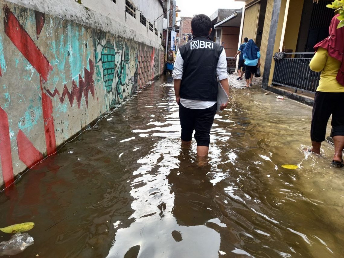 Cepat Tanggap, BRI Peduli Salurkan Bantuan ke Masyarakat Terdampak Banjir Semarang & Demak