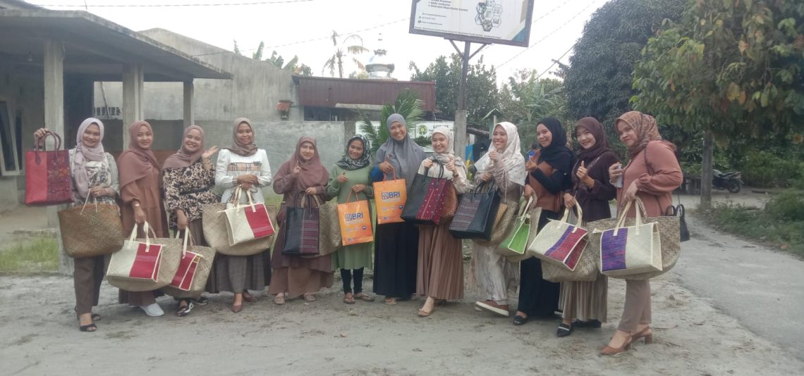 Kelompok Usaha Serdang Begadai Olah Anyaman Pandan Jadi Produk Ekspor