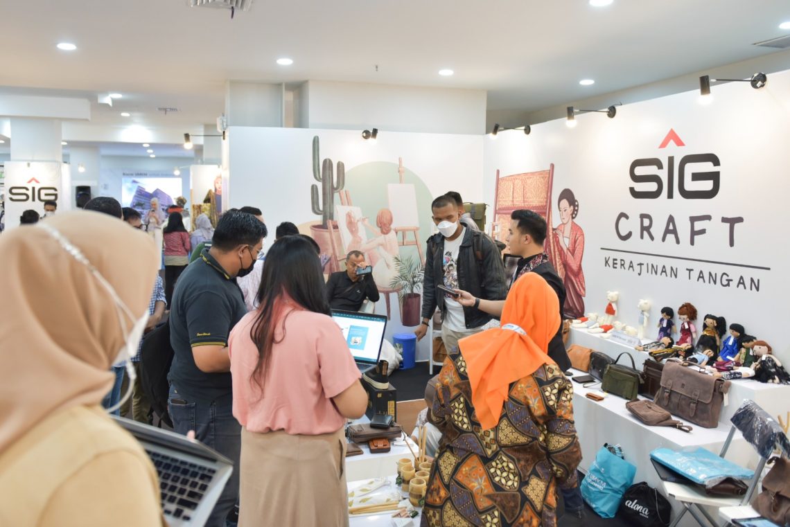 Tas dan Dompet Kulit Produksi UMKM Binaan SIG Jadi Primadona Bazar di Sarinah Jakarta