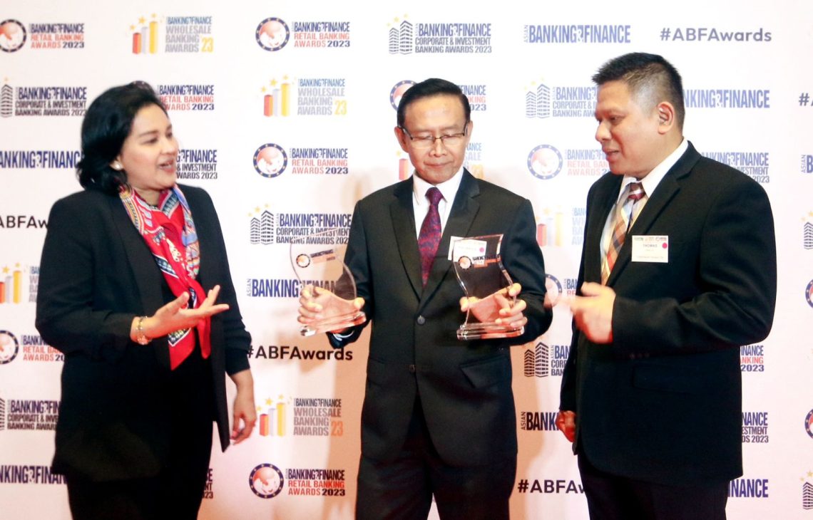 Segmen Ritel Tumbuh Melesat, Bank Mandiri Raih Dua Penghargaan ABF Retail Banking Awards 2023