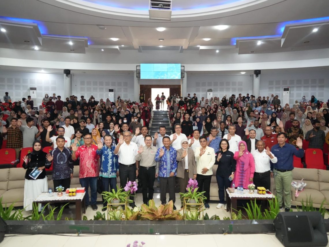 Presdir PT Freeport Indonesia Berbagi Tips Kepemimpinan Bersama Mahasiswa Unhas Makassar